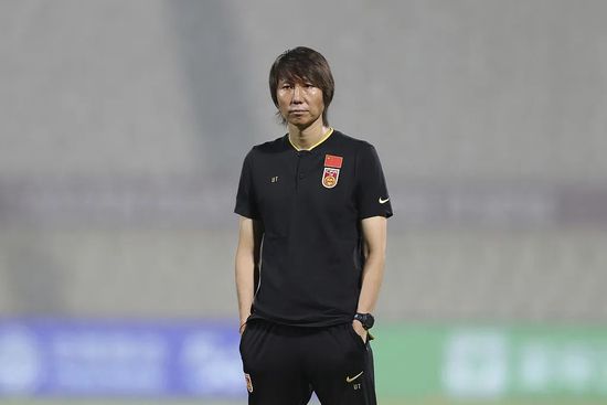 爆操小美女